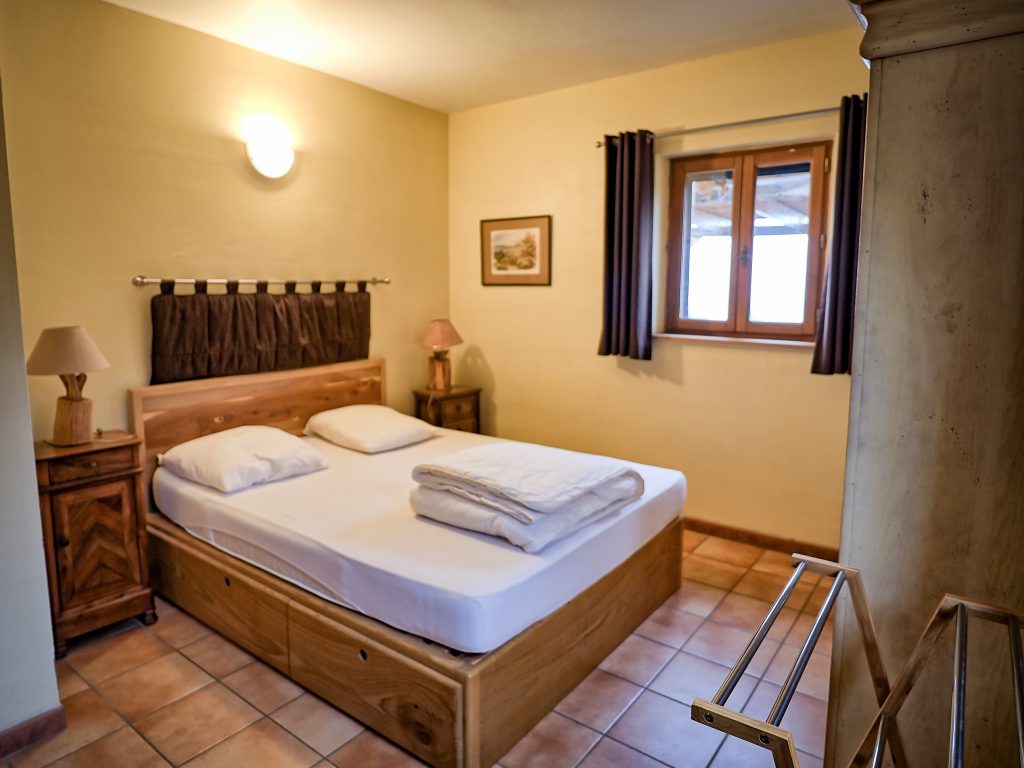 HDR created and tone mapped with easyHDR 3.16.1: [1] MDM19997.JPG, [2] MDM19996.JPG, [3] MDM19998.JPG