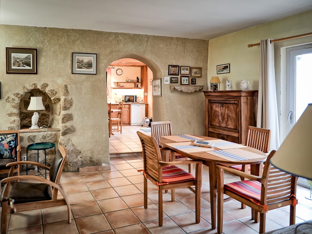 HDR created and tone mapped with easyHDR 3.16.1: [1] MDM10004.JPG, [2] MDM10003.JPG, [3] MDM10005.JPG