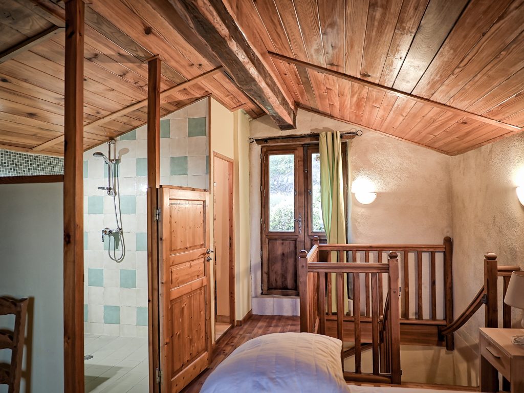 HDR created and tone mapped with easyHDR 3.16.1: [1] MDM10028.JPG, [2] MDM10027.JPG, [3] MDM10029.JPG