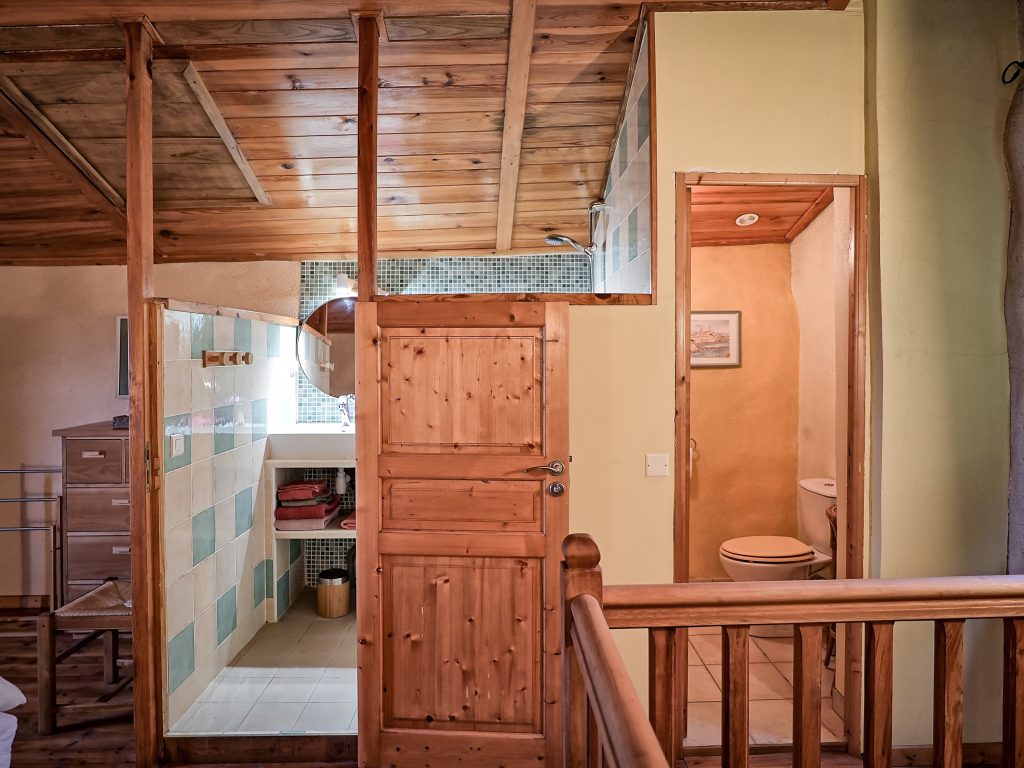 HDR created and tone mapped with easyHDR 3.16.1: [1] MDM10034.JPG, [2] MDM10033.JPG, [3] MDM10035.JPG