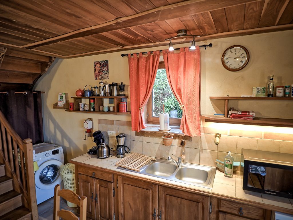 HDR created and tone mapped with easyHDR 3.16.1: [1] MDM19976.JPG, [2] MDM19975.JPG, [3] MDM19977.JPG